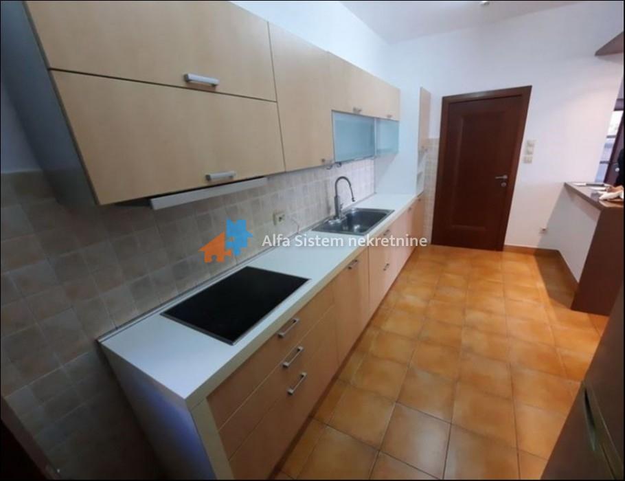 Izdavanje: Petosoban stan 172 m², Vračar – Beograd