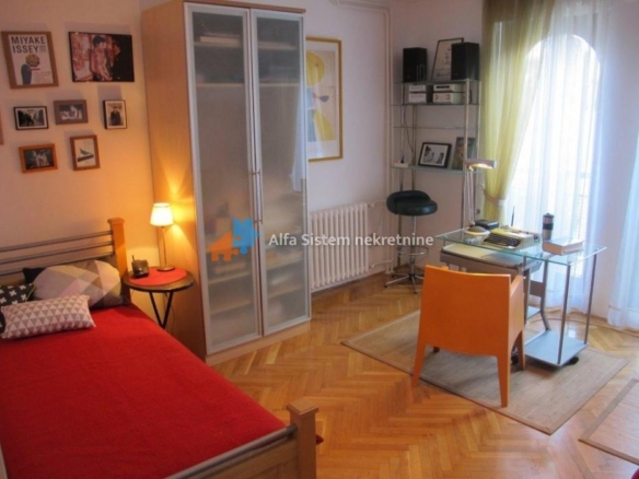 Izdavanje: Trosoban stan 90 m², Savski venac – Beograd