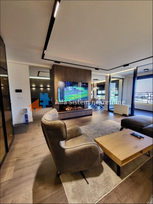 Izdavanje: Petosoban stan 197 m², Vračar – Beograd