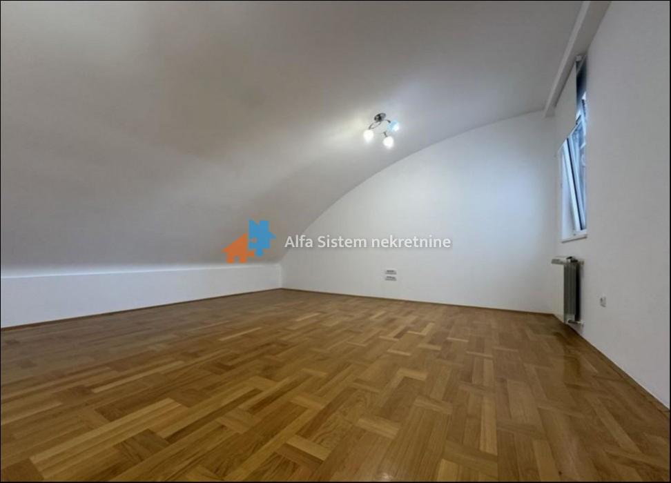Izdavanje: Trosoban stan 170 m², Vračar – Beograd