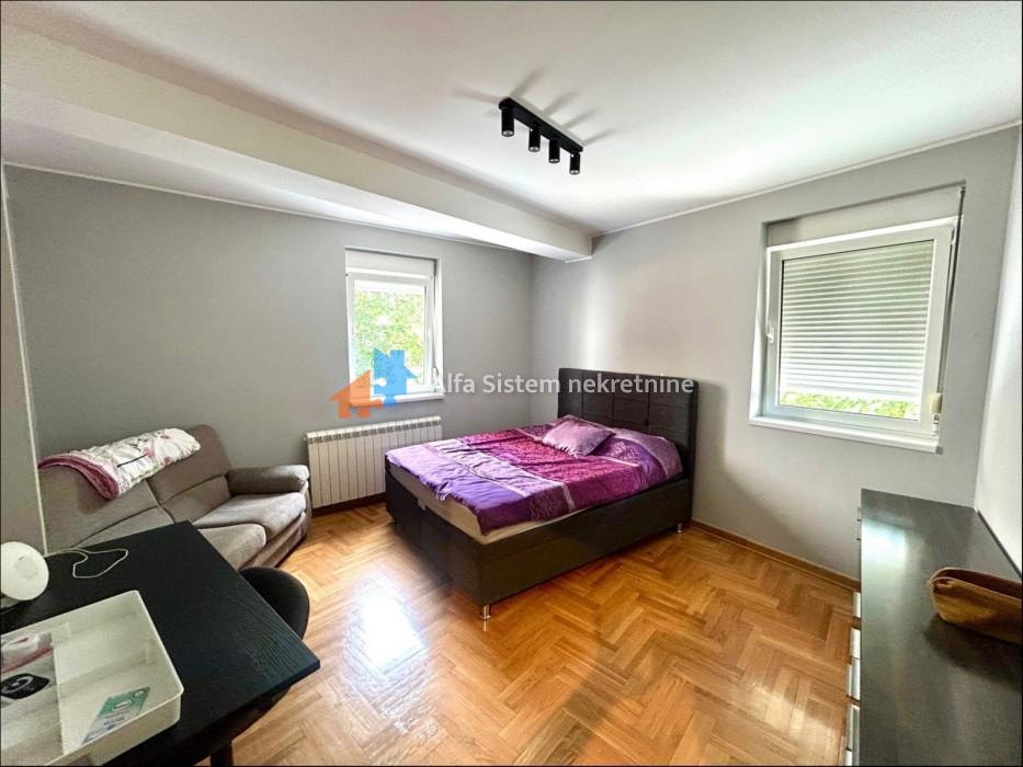 Izdavanje: Trosoban stan 80 m², Vračar – Beograd