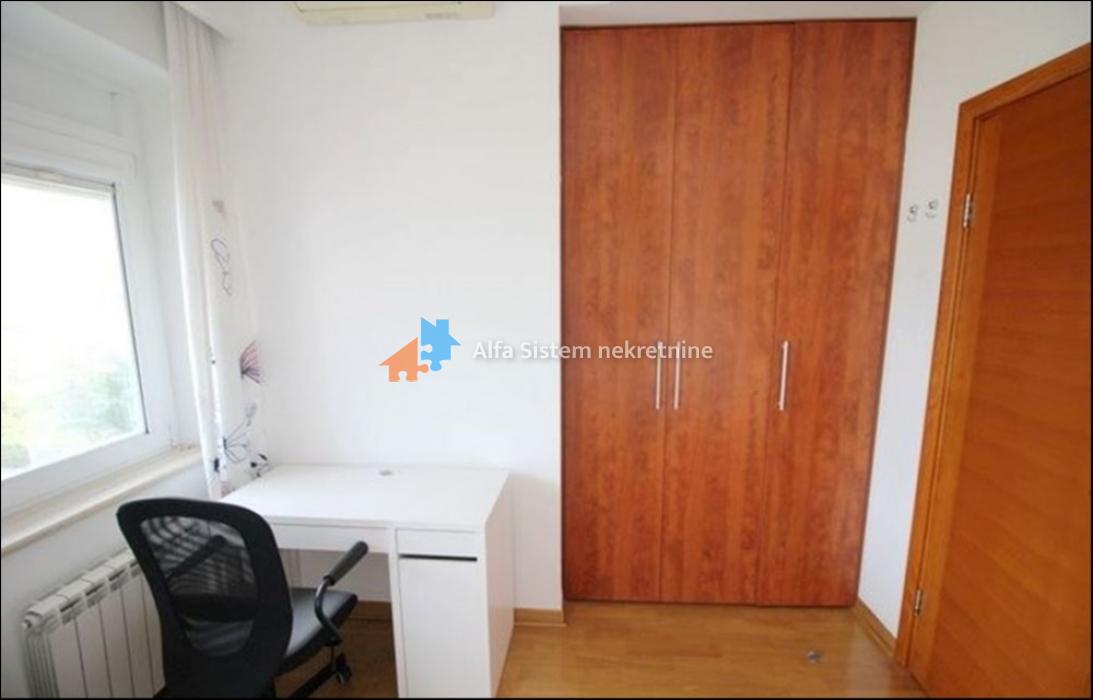 Izdavanje: Četvorosoban stan 157 m², Savski venac – Beograd