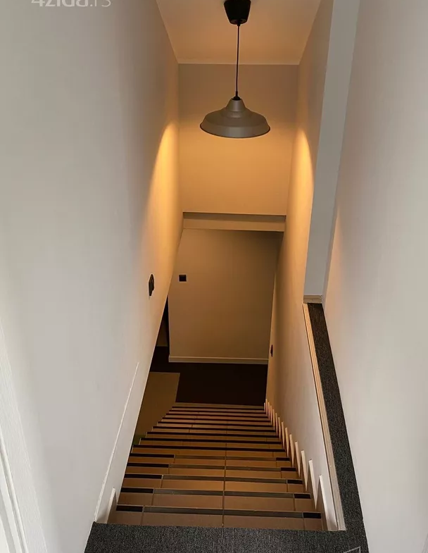 Izdavanje: Poslovni prostor 152 m², Voždovac – Beograd