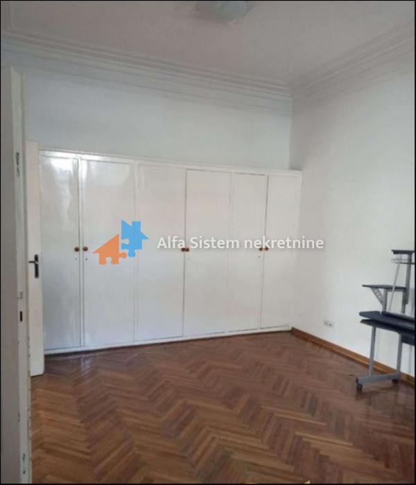 Izdavanje: Petosoban stan 132 m², Vračar – Beograd