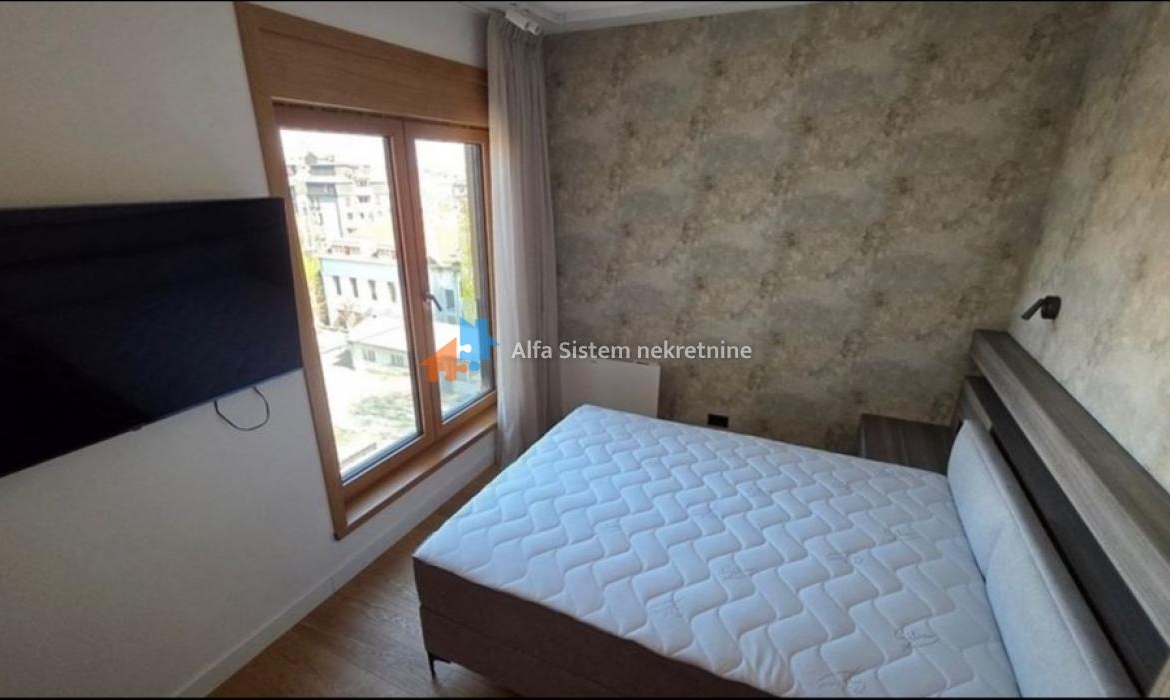 Izdavanje: Trosoban stan 95 m², Savski venac – Beograd