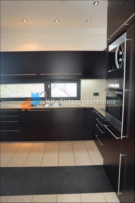 Izdavanje: Petosoban stan 176 m², Vračar – Beograd