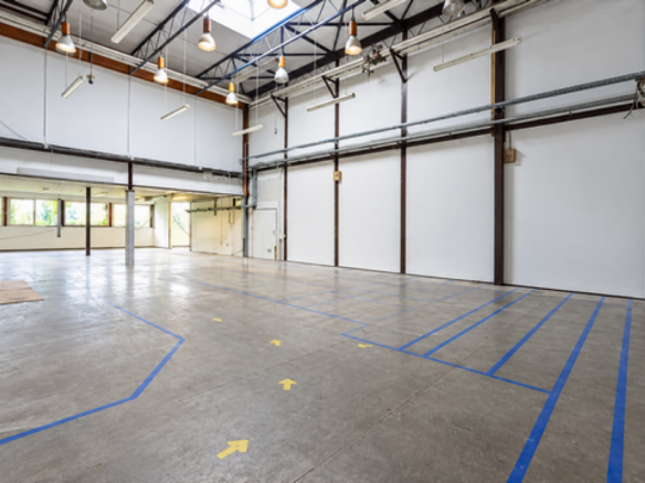 Izdavanje: Proizvodni prostor 700 m², Zemun – Beograd