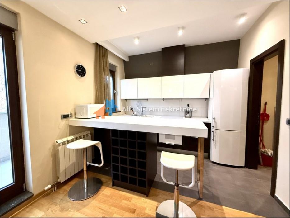 Izdavanje: Petosoban stan 160 m², Vračar – Beograd