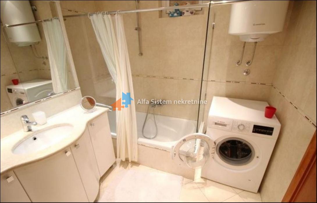 Izdavanje: Četvorosoban stan 157 m², Savski venac – Beograd