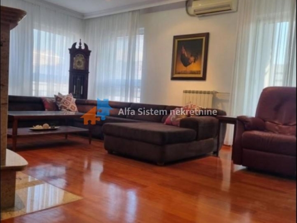 Izdavanje: Dvoiposoban stan 120 m², Stari grad – Beograd