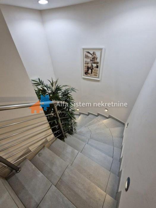 Izdavanje: Poslovni prostor 216 m², Savski venac – Beograd