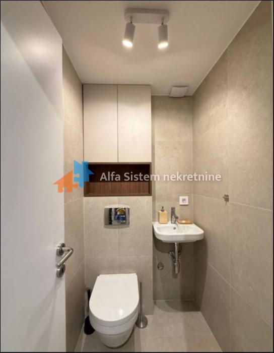 Izdavanje: Četvorosoban stan 90 m², Bežanijska kosa – Beograd