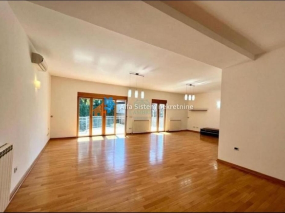 Izdavanje: Kuća 600 m², Savski venac – Beograd