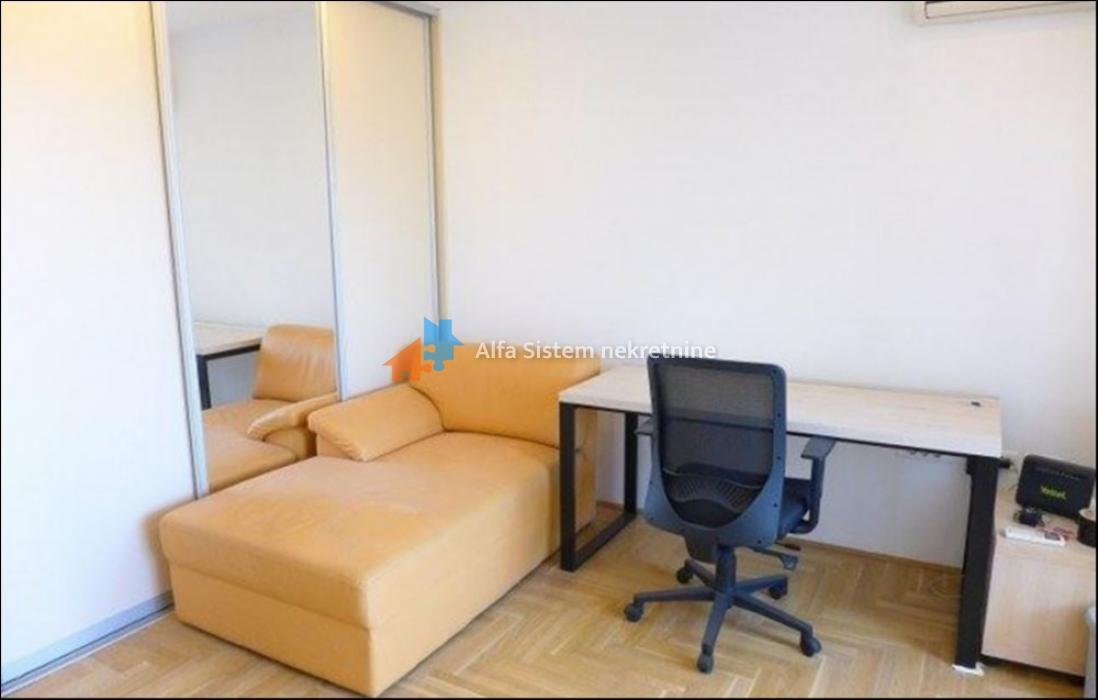 Izdavanje: Kuća 300 m², Banovo brdo – Beograd