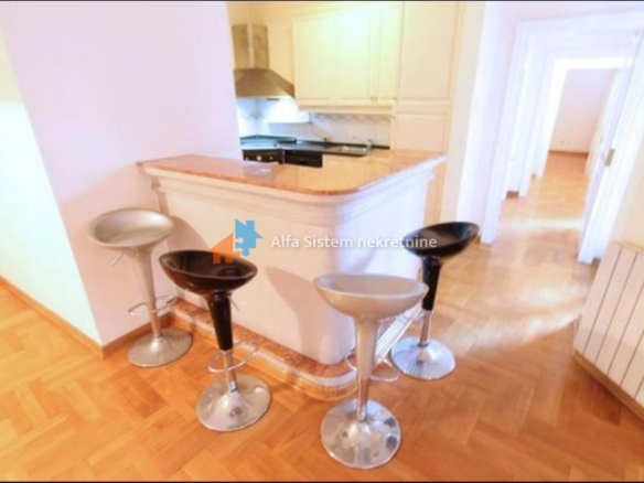 Izdavanje: Poslovni prostor 180 m², Stari grad – Beograd