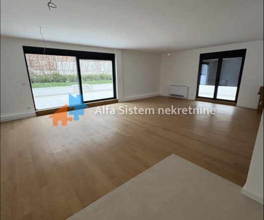 Izdavanje: Četvorosoban stan 120 m², Savski venac – Beograd