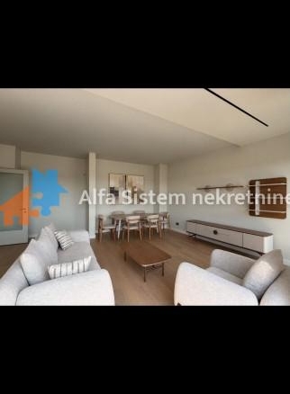 Izdavanje: Četvorosoban stan 135 m², Novi Beograd – Beograd