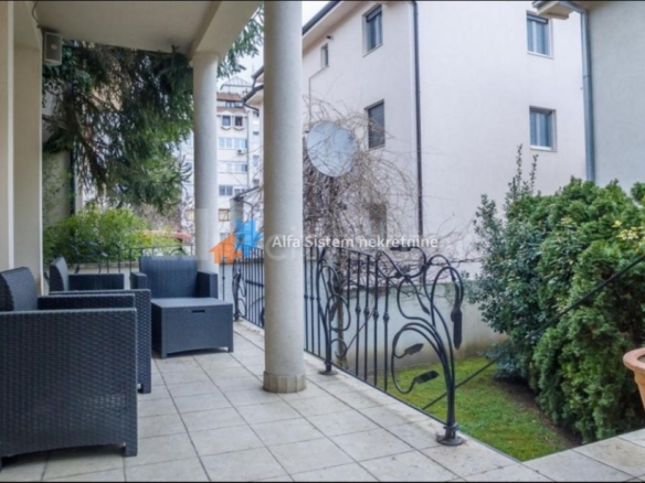 Izdavanje: Kuća 400 m², Banovo brdo – Beograd