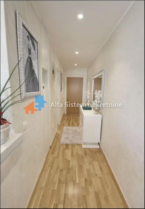 Izdavanje: Četvorosoban stan 90 m², Savski venac – Beograd