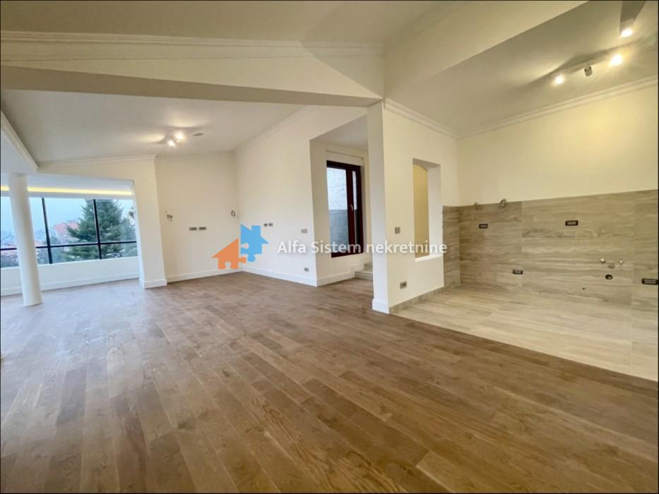 Izdavanje: Četvorosoban stan 174 m², Savski venac – Beograd