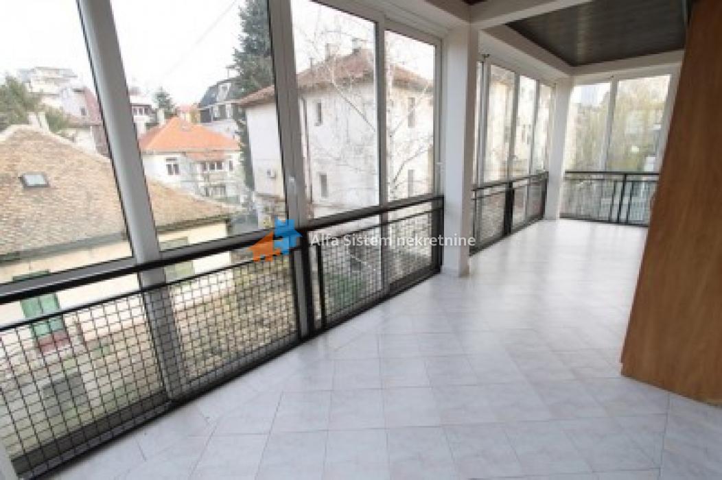Izdavanje: Kuća 550 m², Voždovac – Beograd