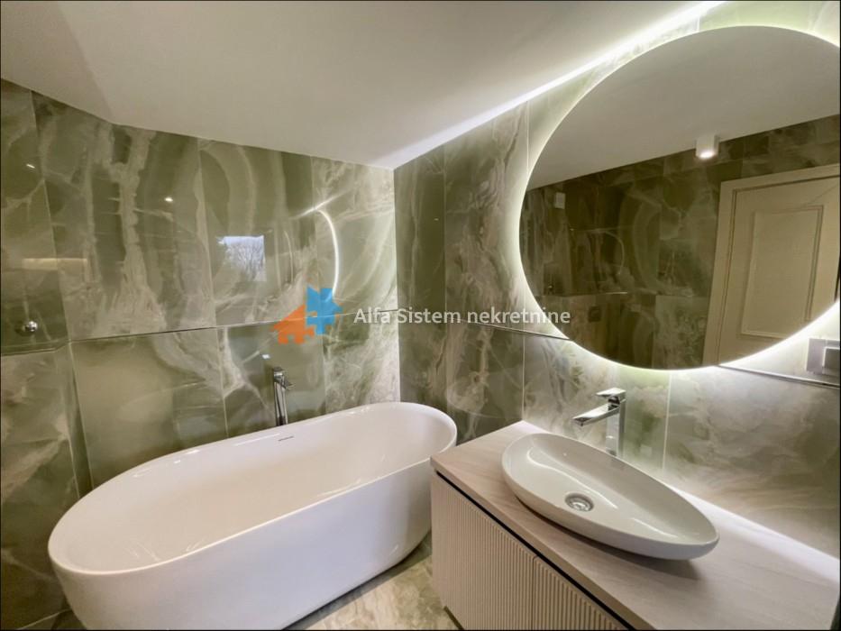 Izdavanje: Četvorosoban stan 174 m², Savski venac – Beograd