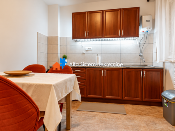 Izdavanje: Dvosoban stan 65 m², Savski venac – Beograd