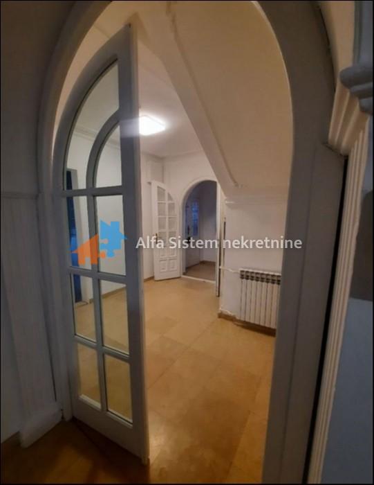 Izdavanje: Petosoban stan 250 m², Vračar – Beograd