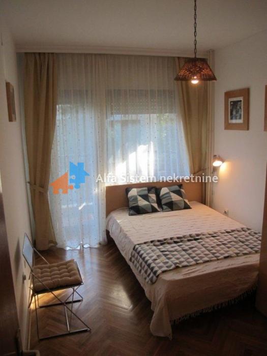 Izdavanje: Trosoban stan 90 m², Savski venac – Beograd