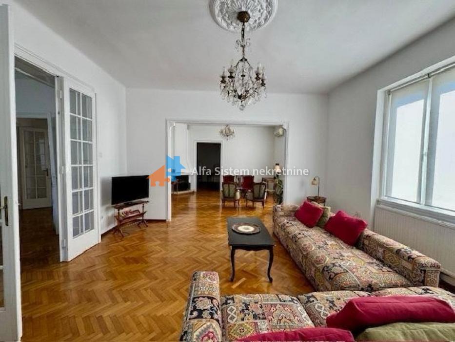 Izdavanje: Četvorosoban stan 133 m², Stari grad – Beograd