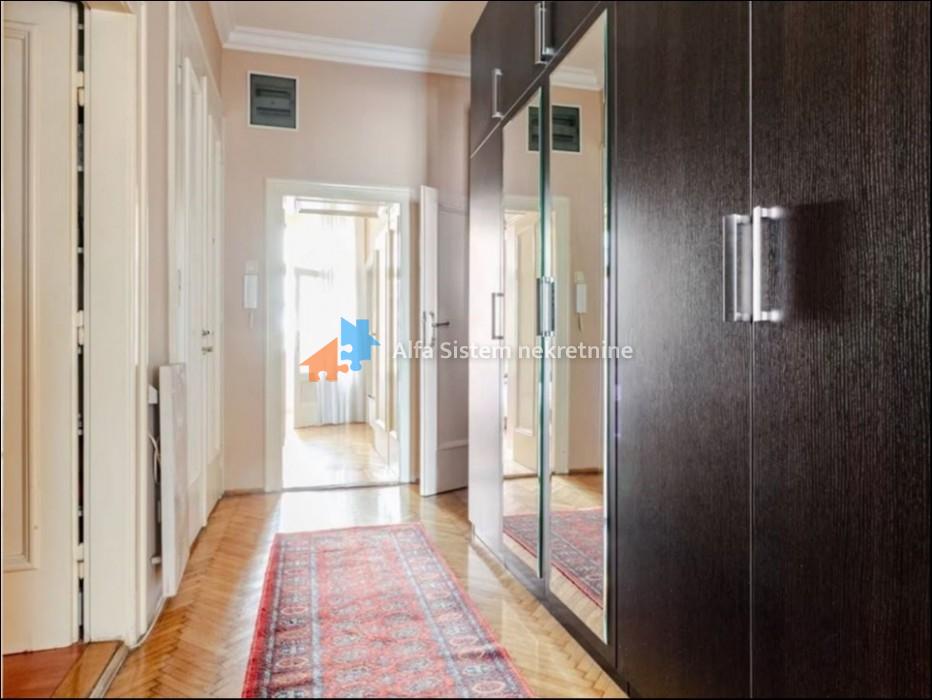 Izdavanje: Trosoban stan 80 m², Savski venac – Beograd