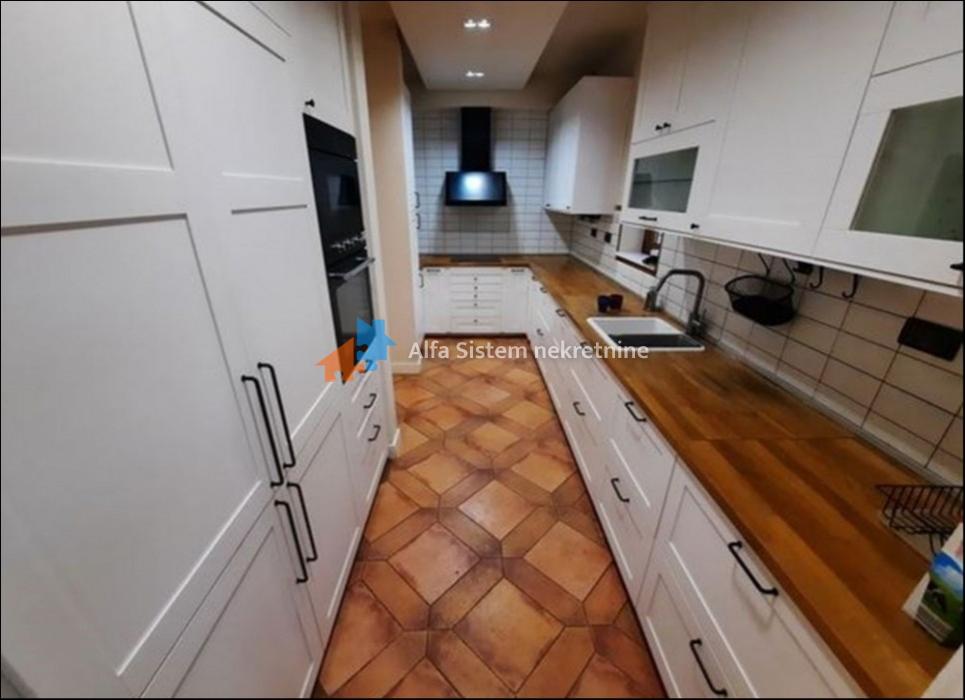 Izdavanje: Kuća 300 m², Banovo brdo – Beograd