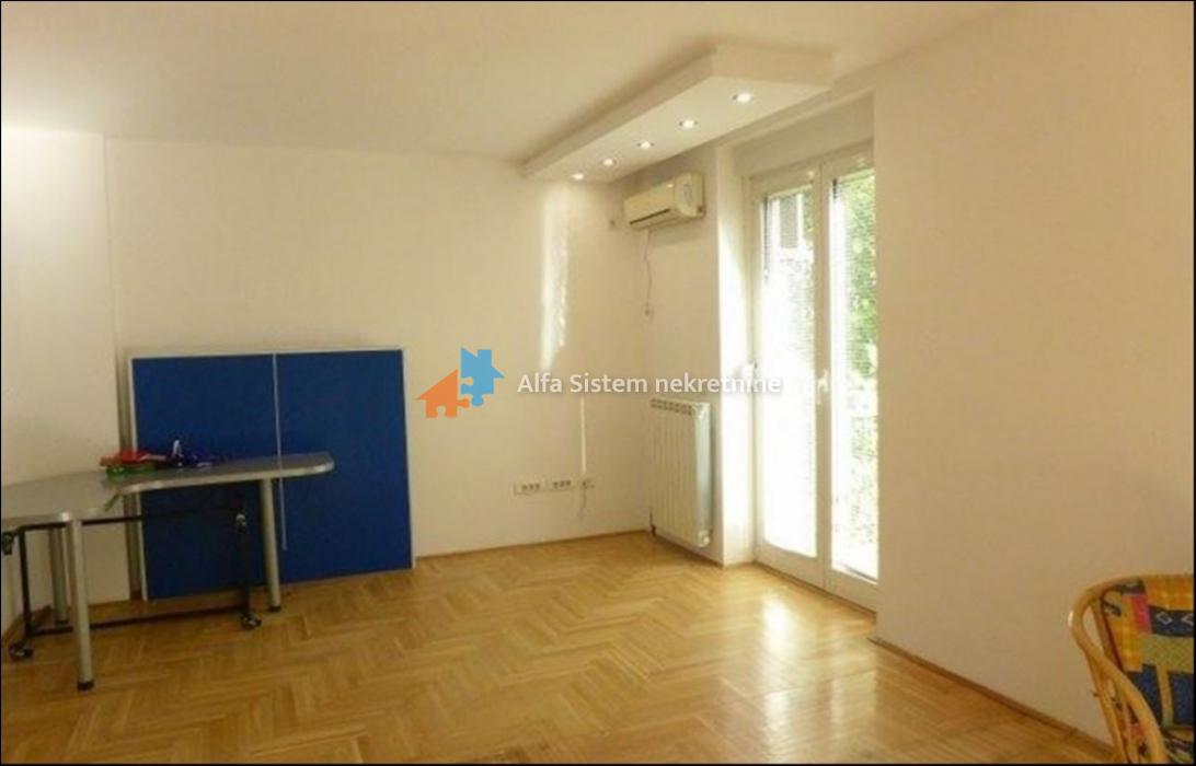 Izdavanje: Kuća 300 m², Banovo brdo – Beograd