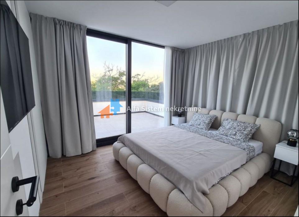 Izdavanje: Trosoban stan 360 m², Dedinje – Beograd