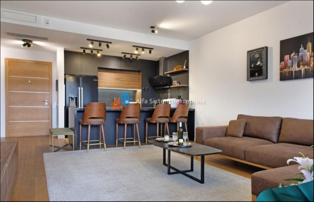 Izdavanje: Trosoban stan 89 m², Savski venac – Beograd