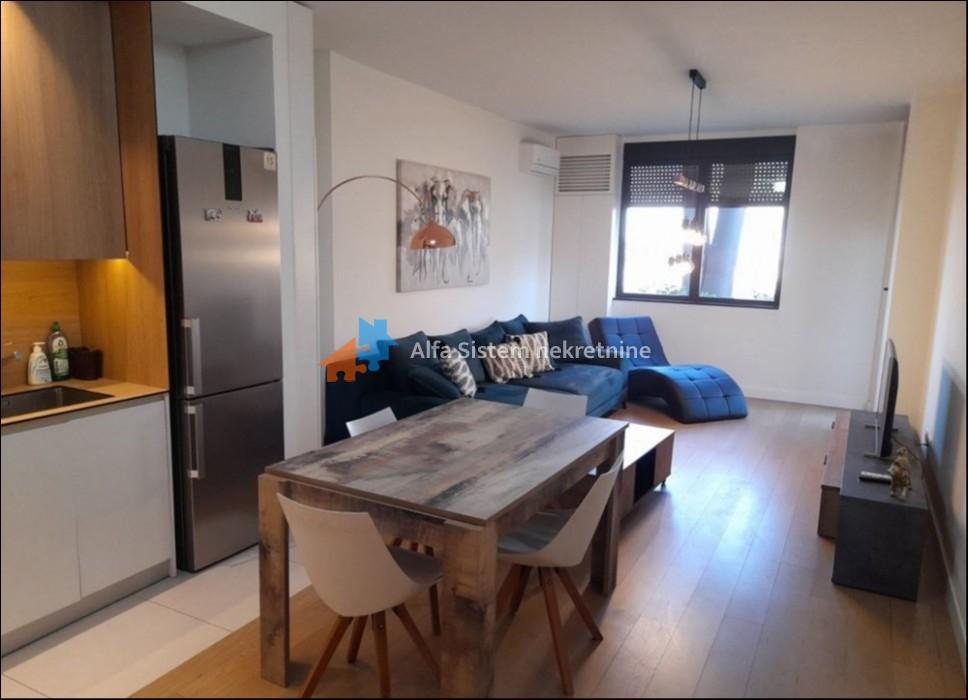 Izdavanje: Dvosoban stan 60 m², Savski venac – Beograd
