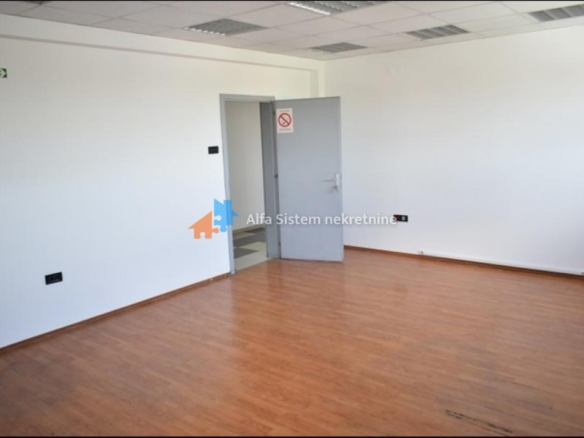 Izdavanje: Poslovni prostor 216 m², Zemun – Beograd