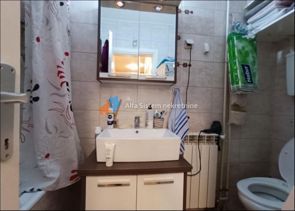 Izdavanje: Četvorosoban stan 100 m², Zvezdara – Beograd