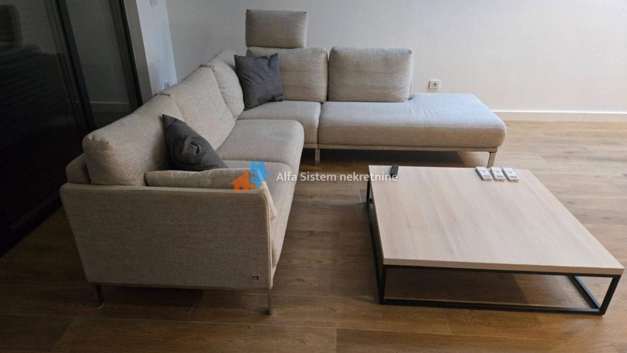 Izdavanje: Kuća 250 m², Savski venac – Beograd Izdavanje: Kuća 250 m², Savski venac – Beograd