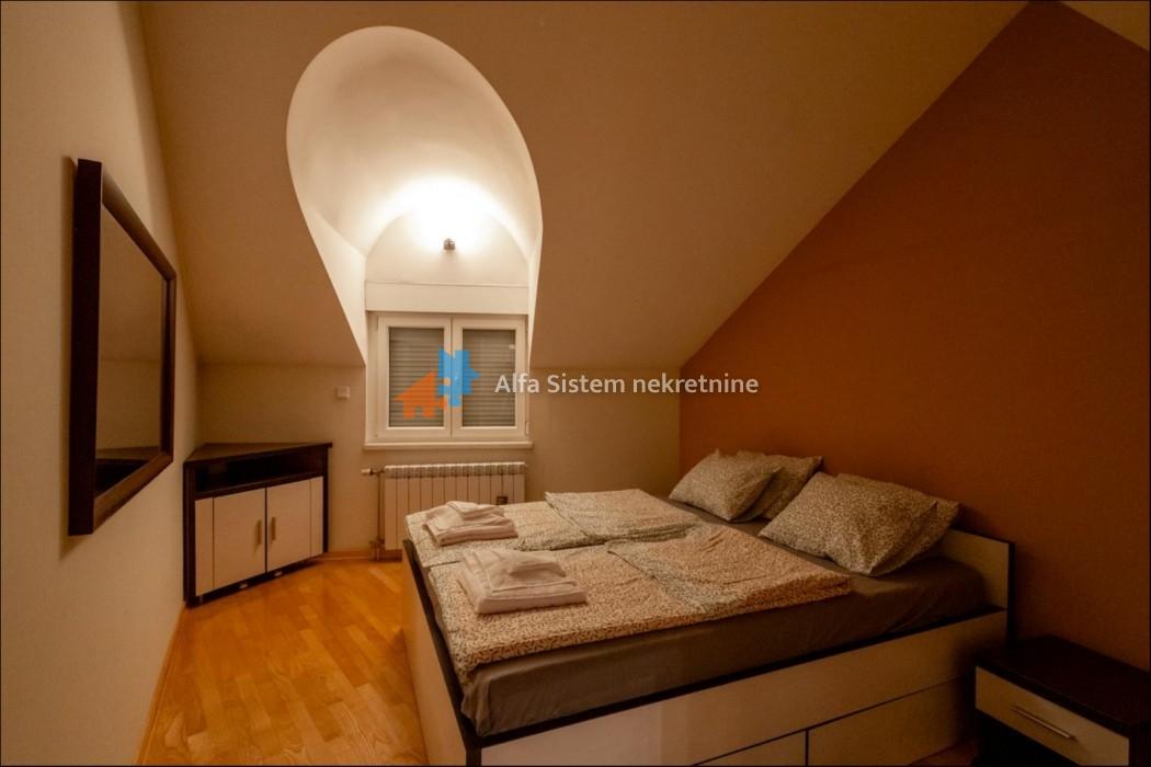 Izdavanje: Četvorosoban stan 140 m², Stari grad – Beograd