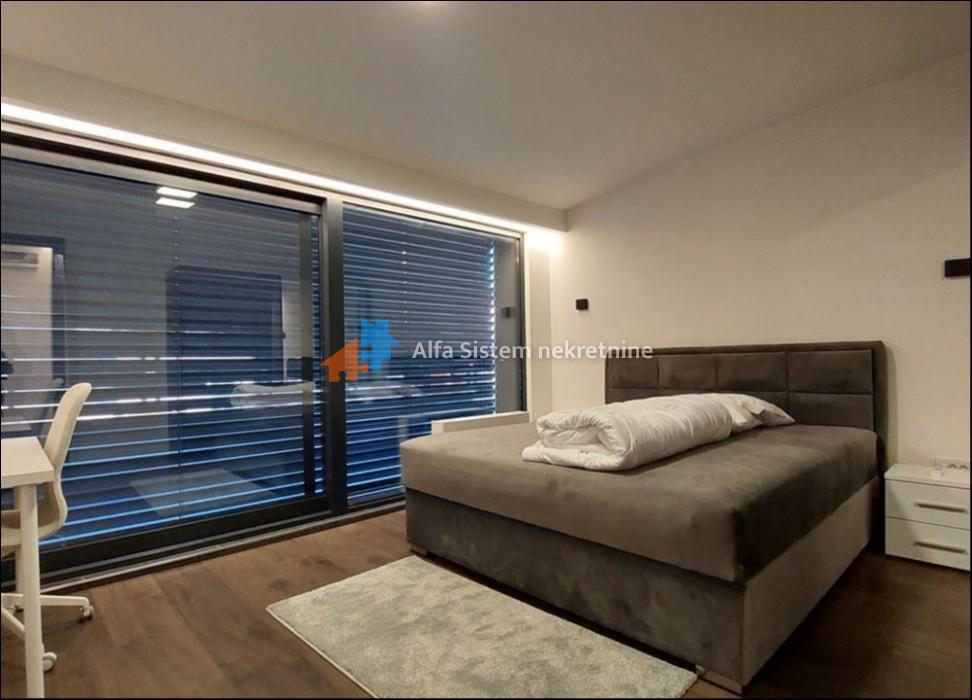 Izdavanje: Petosoban stan 197 m², Vračar – Beograd