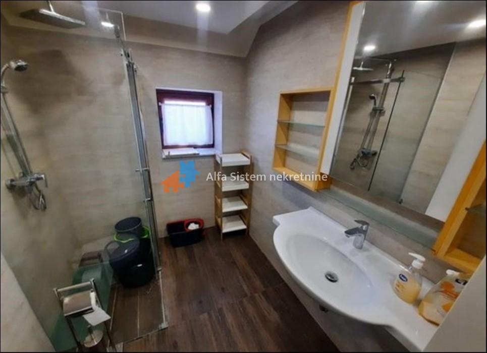 Izdavanje: Kuća 300 m², Banovo brdo – Beograd