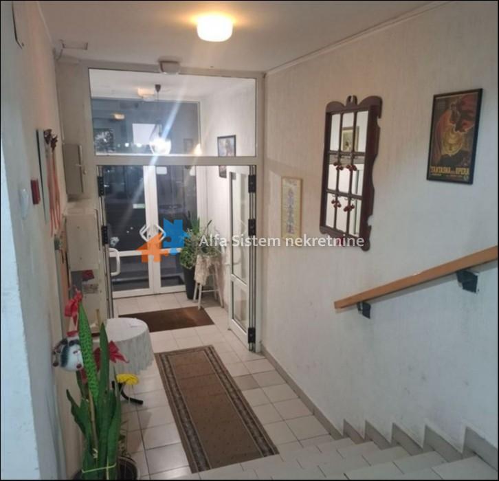 Izdavanje: Trosoban stan 52 m², Vračar – Beograd