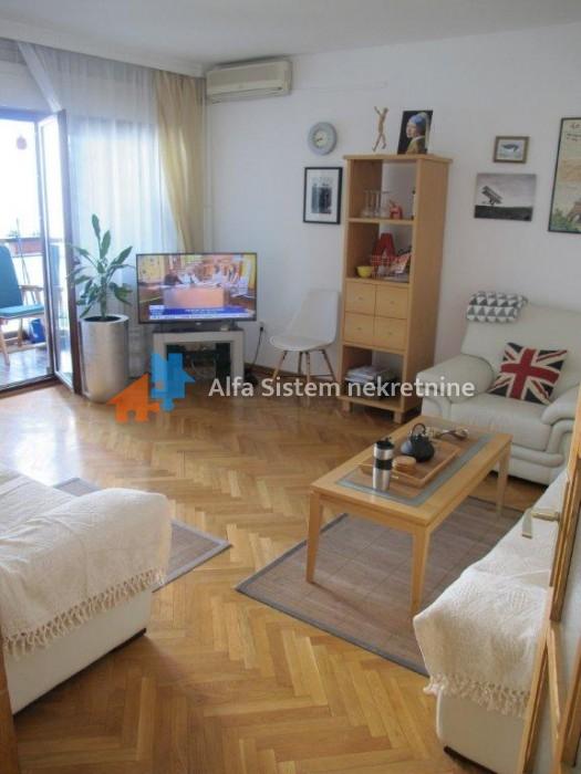 Izdavanje: Trosoban stan 90 m², Savski venac – Beograd