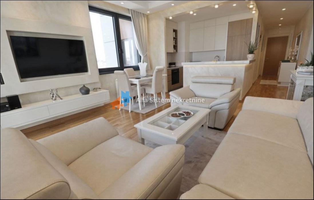 Izdavanje: Četvorosoban stan 90 m², Savski venac – Beograd