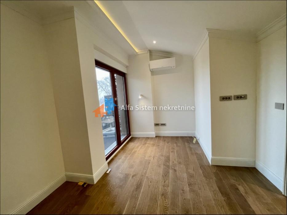 Izdavanje: Četvorosoban stan 174 m², Savski venac – Beograd