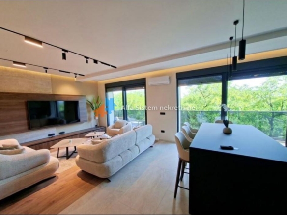 Izdavanje: Trosoban stan 82 m², Zvezdara – Beograd