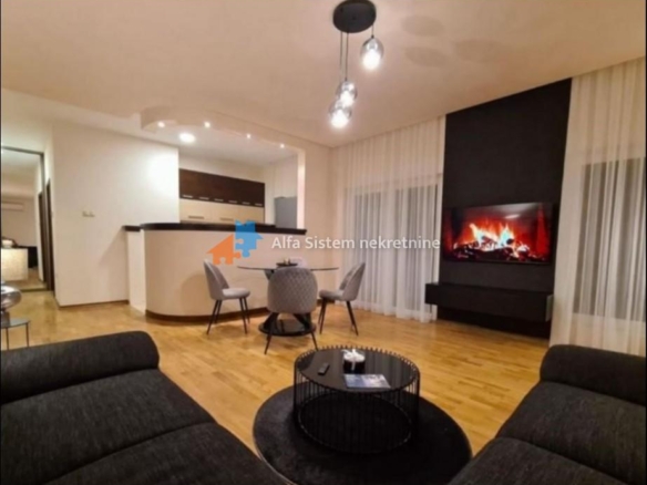 Izdavanje: Trosoban stan 86 m², Savski venac – Beograd
