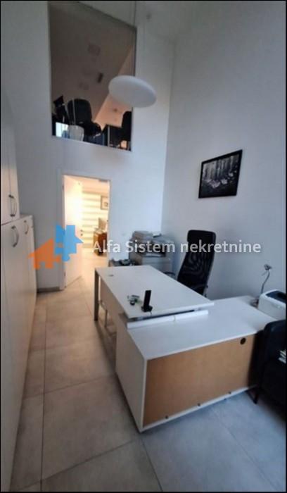 Izdavanje: Poslovni prostor 250 m², Karaburma – Beograd