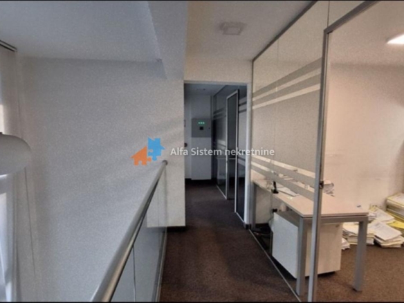 Izdavanje: Poslovni prostor 250 m², Karaburma – Beograd